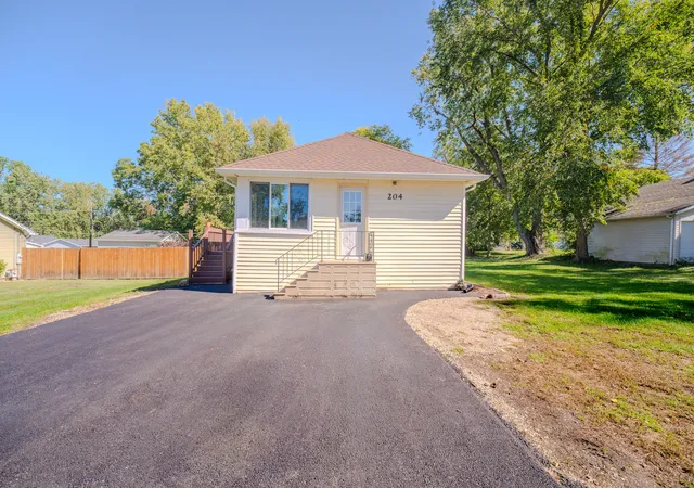 Photo 1 of Single family home for sale at 204 Barr Elms Ave, Joliet, IL 60433 | MLS# 12779016 | Listing updated on 2026-10-07