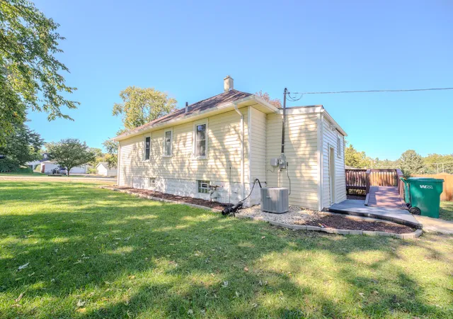 Photo 3 of Single family home for sale at 204 Barr Elms Ave, Joliet, IL 60433 | MLS# 12779016 | Listing updated on 2026-10-07
