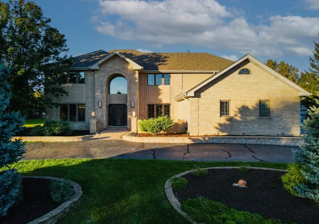 Photo 3 of Single family home for sale at 13207 Hunt Master Ln, Lemont, IL 60439 | MLS# 12779025 | Listing updated on 2026-10-07