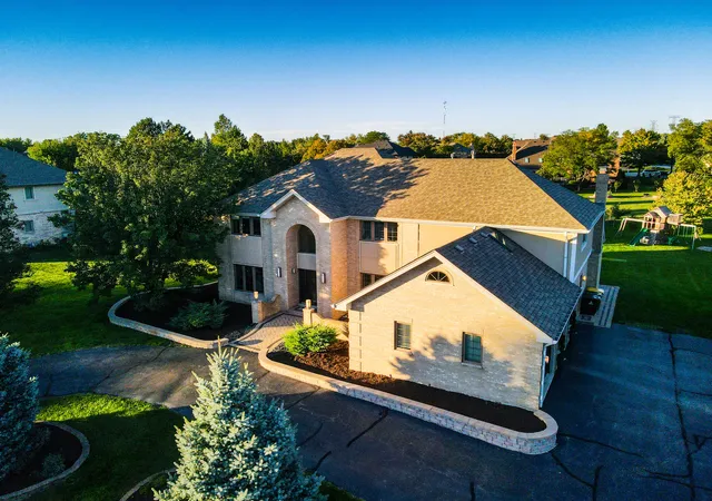 Photo 4 of Single family home for sale at 13207 Hunt Master Ln, Lemont, IL 60439 | MLS# 12779025 | Listing updated on 2026-10-07