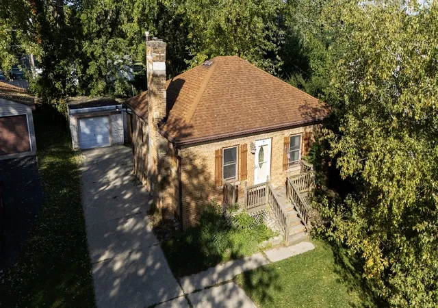 Photo 1 of Single family home for sale at 186 S Lyle Ave, Elgin, IL 60123 | MLS# 12779056 | Listing updated on 2026-10-23