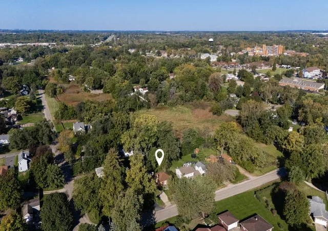 Photo 4 of Single family home for sale at 186 S Lyle Ave, Elgin, IL 60123 | MLS# 12779056 | Listing updated on 2026-10-23