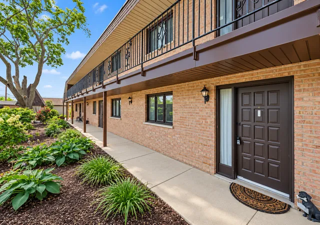 Condo for sale at 520 E Main St #1C, Barrington, IL 60010 | MLS# 12779061
