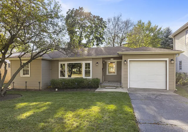 Photo 2 of Single family home for sale at 200 S Greeley St, Palatine, IL 60067 | MLS# 12779067 | Listing updated on 2026-10-22
