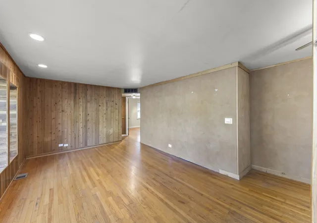Photo 2 of Single family home for sale at 200 S Greeley St, Palatine, IL 60067 | MLS# 12779067 | Listing updated on 2026-10-22