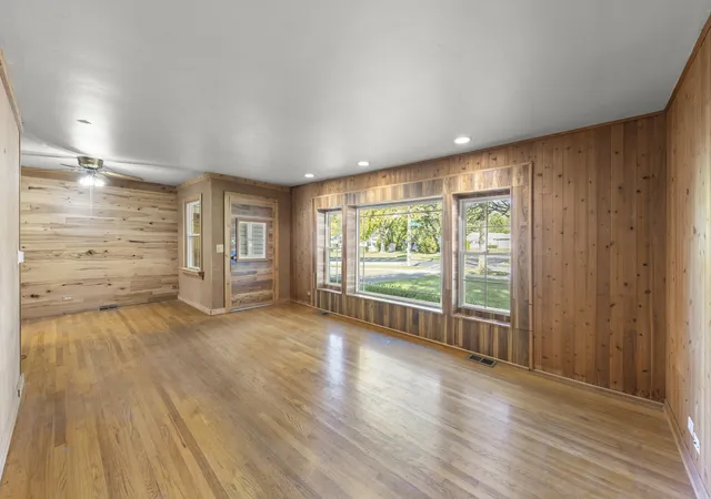 Photo 4 of Single family home for sale at 200 S Greeley St, Palatine, IL 60067 | MLS# 12779067 | Listing updated on 2026-10-22
