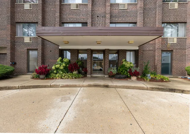 Photo 1 of Condo for sale at 4624 N Commons Dr #303E, Chicago, IL 60656 | MLS# 12779075 | Listing updated on 2026-10-07