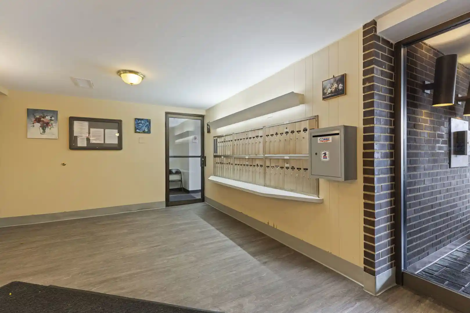 Listing Photo 2 - Condo for sale in 4624 N Commons Dr located at 4624 N Commons Dr, Chicago, IL 60656 - Unit #303E