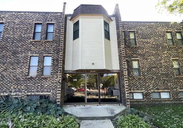 Photo 2 of Condo for sale at 2218 Country Clb Dr #22, Woodridge, IL 60517 | MLS# 12779083 | Listing updated on 2026-10-07
