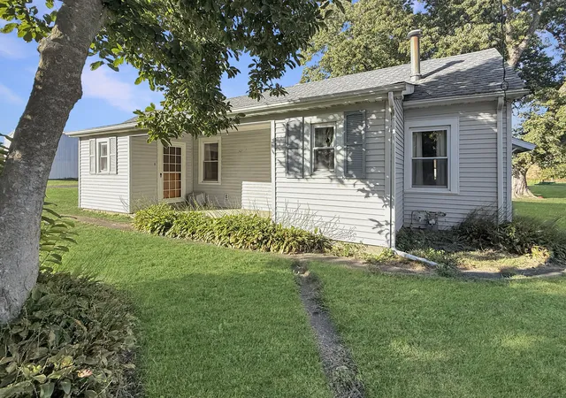 Photo 1 of Single family home for sale at 101 E Pera St, Ludlow, IL 60949 | MLS# 12779084 | Listing updated on 2026-10-07