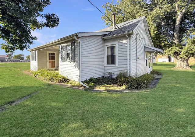 Photo 3 of Single family home for sale at 101 E Pera St, Ludlow, IL 60949 | MLS# 12779084 | Listing updated on 2026-10-07