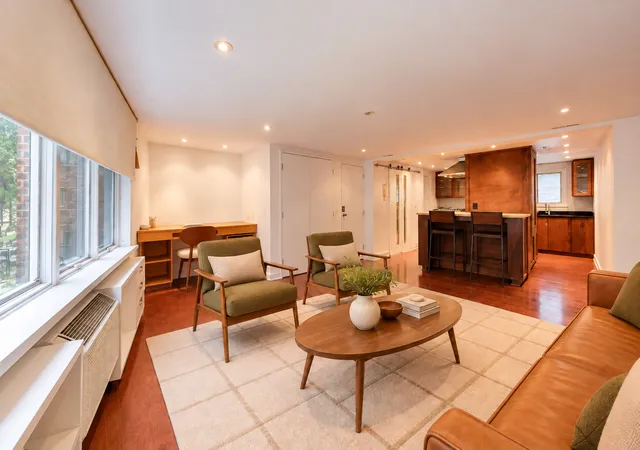 Listing Photo 5 - Condo for sale in building located at 1138 W Lunt Ave, Chicago, IL 60626 - Unit #2B