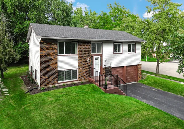 Photo 3 of Single family home for sale at 404 Assembly Dr, Bolingbrook, IL 60440 | MLS# 12779093 | Listing updated on 2026-10-07