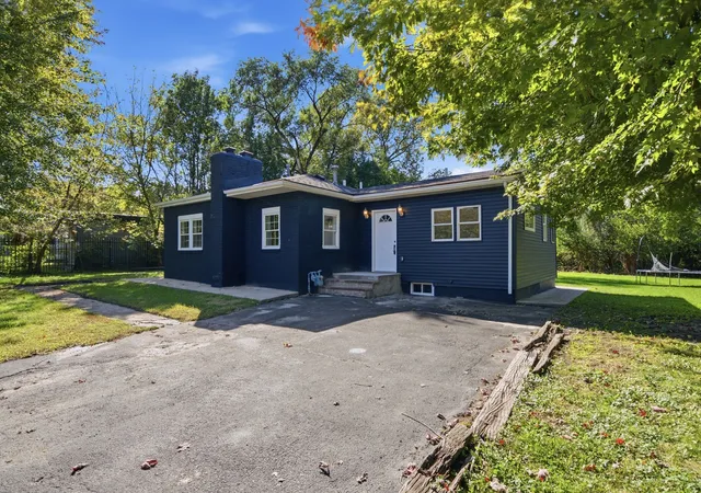 Photo 2 of Single family home for sale at 1521 Mckinley Ave, Joliet, IL 60436 | MLS# 12779105 | Listing updated on 2026-10-08