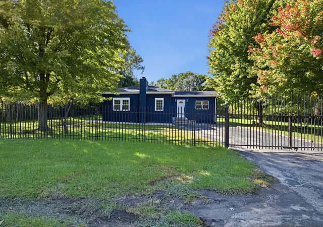 Photo 3 of Single family home for sale at 1521 Mckinley Ave, Joliet, IL 60436 | MLS# 12779105 | Listing updated on 2026-10-08