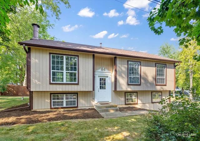 Photo 1 of Single family home for sale at 23726 N Overhill Dr, Lake Zurich, IL 60047 | MLS# 12779107 | Listing updated on 2026-10-07