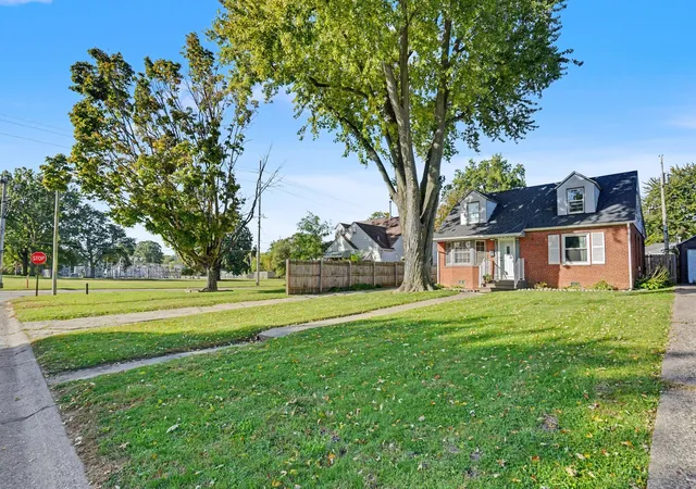 Photo 3 of Single family home for sale at 2342 24 1/2 St, Moline, IL 61265 | MLS# 12779118 | Listing updated on 2026-10-08