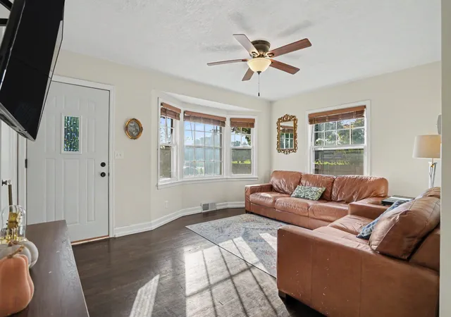 Photo 4 of Single family home for sale at 2342 24 1/2 St, Moline, IL 61265 | MLS# 12779118 | Listing updated on 2026-10-08