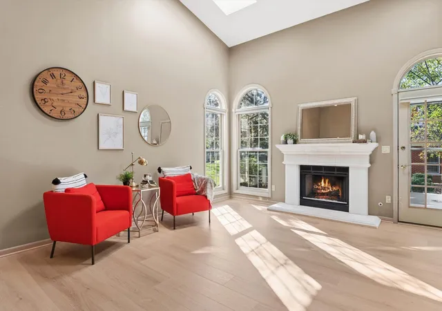 Photo 3 of Townhouse for sale at 525 Bradbury Ln, Geneva, IL 60134 | MLS# 12779120 | Listing updated on 2026-10-08