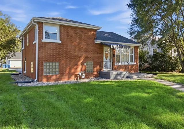 Photo 3 of Single family home for sale at 1252 S 8th Avenue, Kankakee, IL 60901 | MLS# 12779124 | Listing updated on 2026-10-07