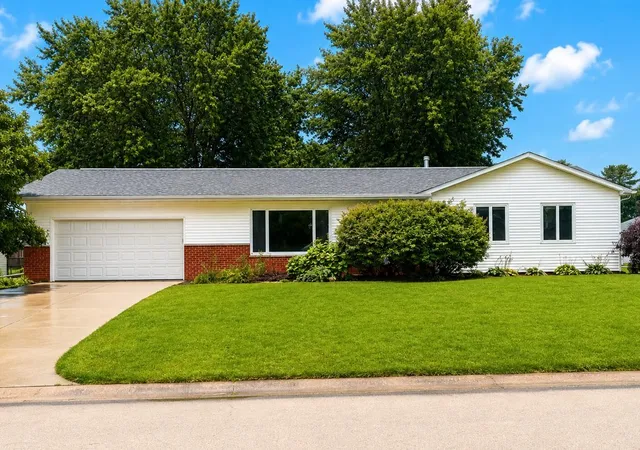 Photo 2 of Single family home for sale at 551 Lake Dr, Woodhull, IL 61490 | MLS# 12779125 | Listing updated on 2026-10-07