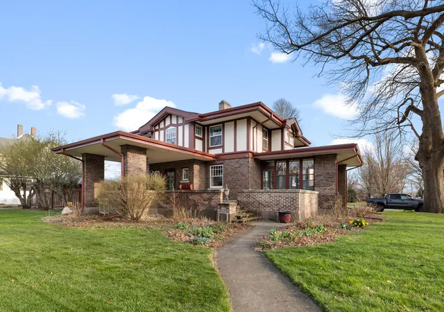 Photo 3 of Single family home for sale at 205 E Lincoln Ave, Watseka, IL 60970 | MLS# 12779129 | Listing updated on 2026-10-07