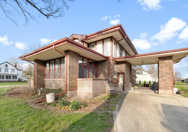 Photo 3 of Single family home for sale at 205 E Lincoln Ave, Watseka, IL 60970 | MLS# 12779129 | Listing updated on 2026-10-07