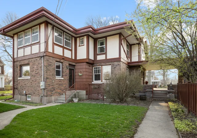Photo 4 of Single family home for sale at 205 E Lincoln Ave, Watseka, IL 60970 | MLS# 12779129 | Listing updated on 2026-10-07