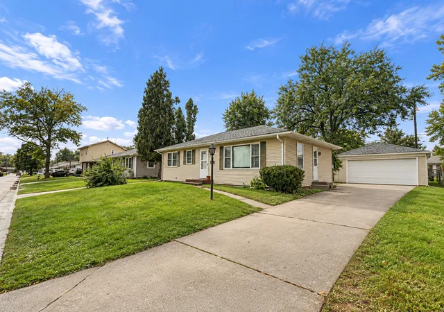 Photo 3 of Single family home for sale at 579 31st Avenue, East Moline, IL 61244 | MLS# 12779140 | Listing updated on 2026-10-07