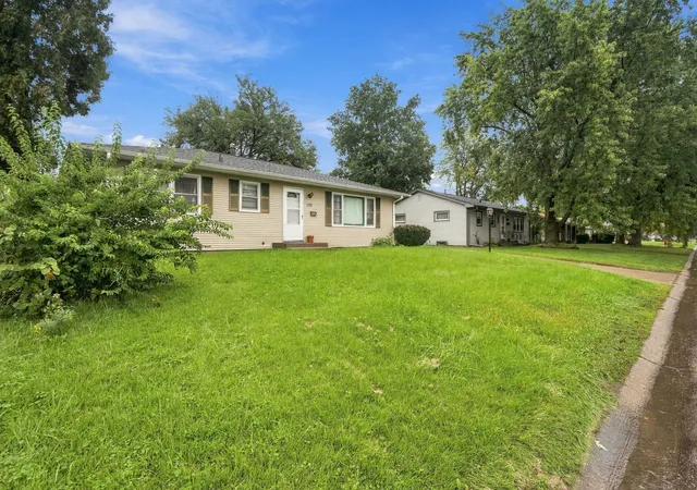 Photo 3 of Single family home for sale at 579 31st Avenue, East Moline, IL 61244 | MLS# 12779140 | Listing updated on 2026-10-07