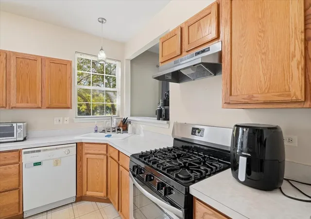 Photo 2 of Townhouse for sale at 1404 Remington Ct, Grayslake, IL 60030 | MLS# 12779147 | Listing updated on 2026-10-07