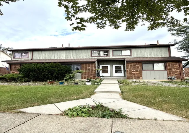 Townhouse for sale at 658 Rosner Dr, Roselle, IL 60172 | MLS# 12779151