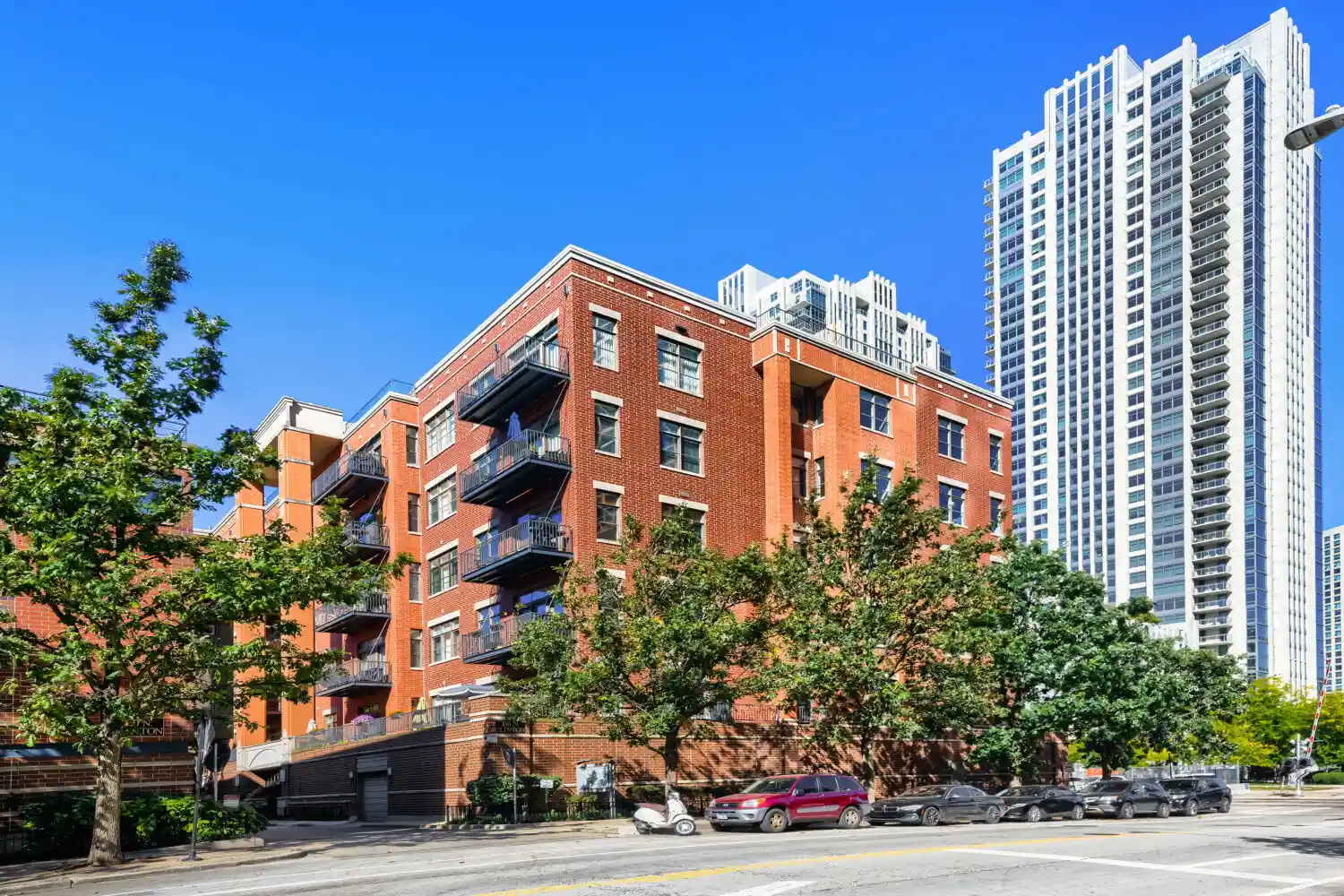 Listing Photo 1 - Condo for sale in 330 N Clinton St located at 330 N Clinton St, Chicago, IL 60661 - Unit #302
