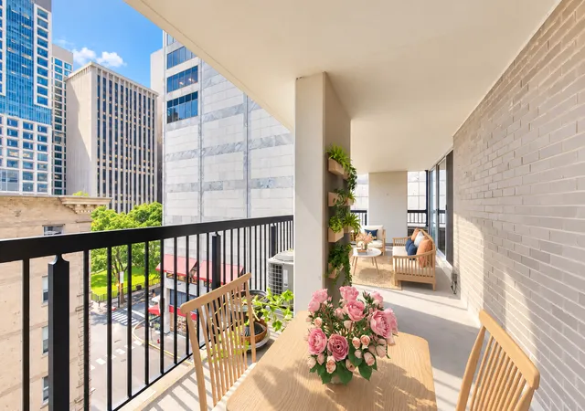 Photo 2 of Condo for sale at 201 E Chestnut St #8B, Chicago, IL 60611 | MLS# 12779175 | Listing updated on 2026-10-07