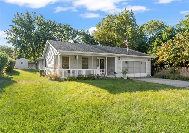 Photo 1 of Single family home for sale at 608 N Lake Of The Woods Rd, Mahomet, IL 61853 | MLS# 12779192 | Listing updated on 2026-10-07