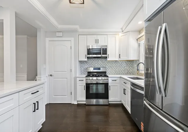 Photo 3 of Single family home for sale at 555 Lowden Ave, Glen Ellyn, IL 60137 | MLS# 12779221 | Listing updated on 2026-10-07