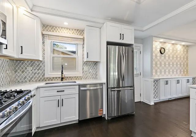 Photo 3 of Single family home for sale at 555 Lowden Ave, Glen Ellyn, IL 60137 | MLS# 12779221 | Listing updated on 2026-10-07