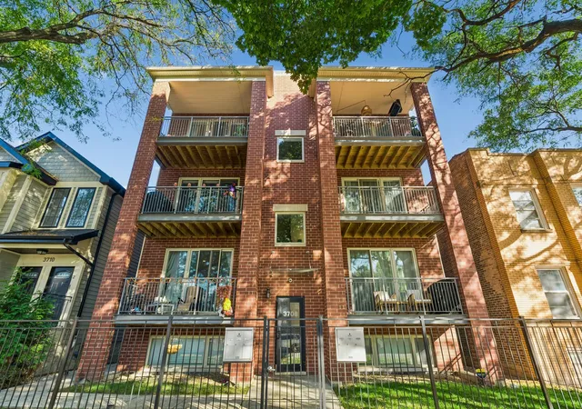 Condo for sale at 3708 W Cornelia Ave #3W, Chicago, IL 60618 | MLS# 12779234