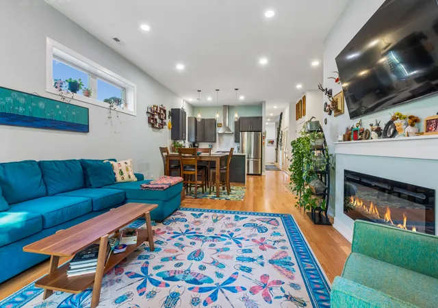 Photo 3 of Condo for sale at 3708 W Cornelia Ave #3W, Chicago, IL 60618 | MLS# 12779234 | Listing updated on 2026-10-22
