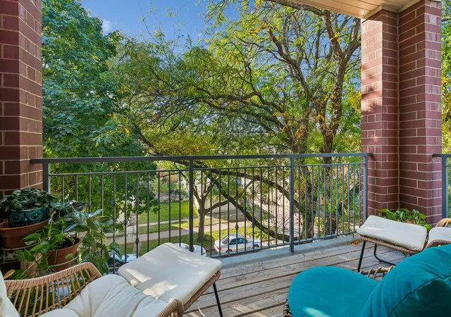 Photo 3 of Condo for sale at 3708 W Cornelia Ave #3W, Chicago, IL 60618 | MLS# 12779234 | Listing updated on 2026-10-22