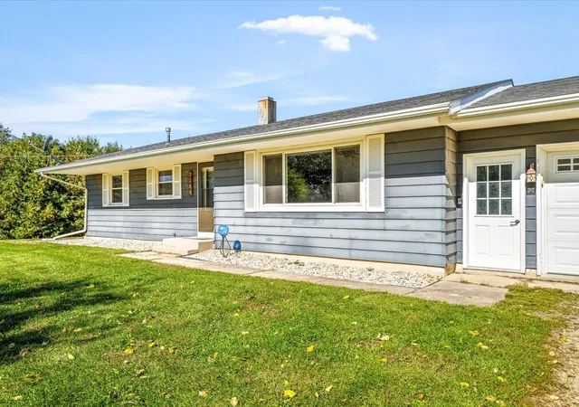 Photo 3 of Single family home for sale at 7284 Oak Dr, Stillman Valley, IL 61084 | MLS# 12779235 | Listing updated on 2026-10-10