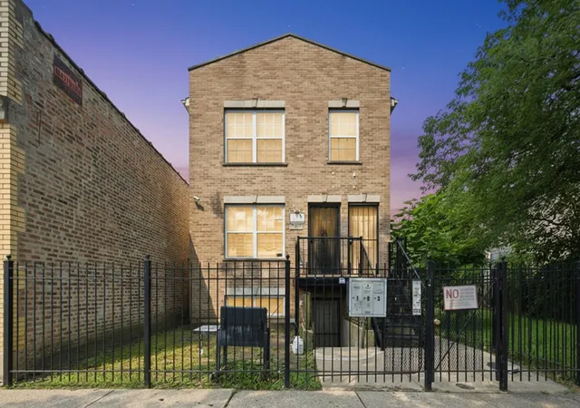 Listing Photo 2 - Condo for sale in building located at 7918 S Greenwood Ave, Chicago, IL 60619