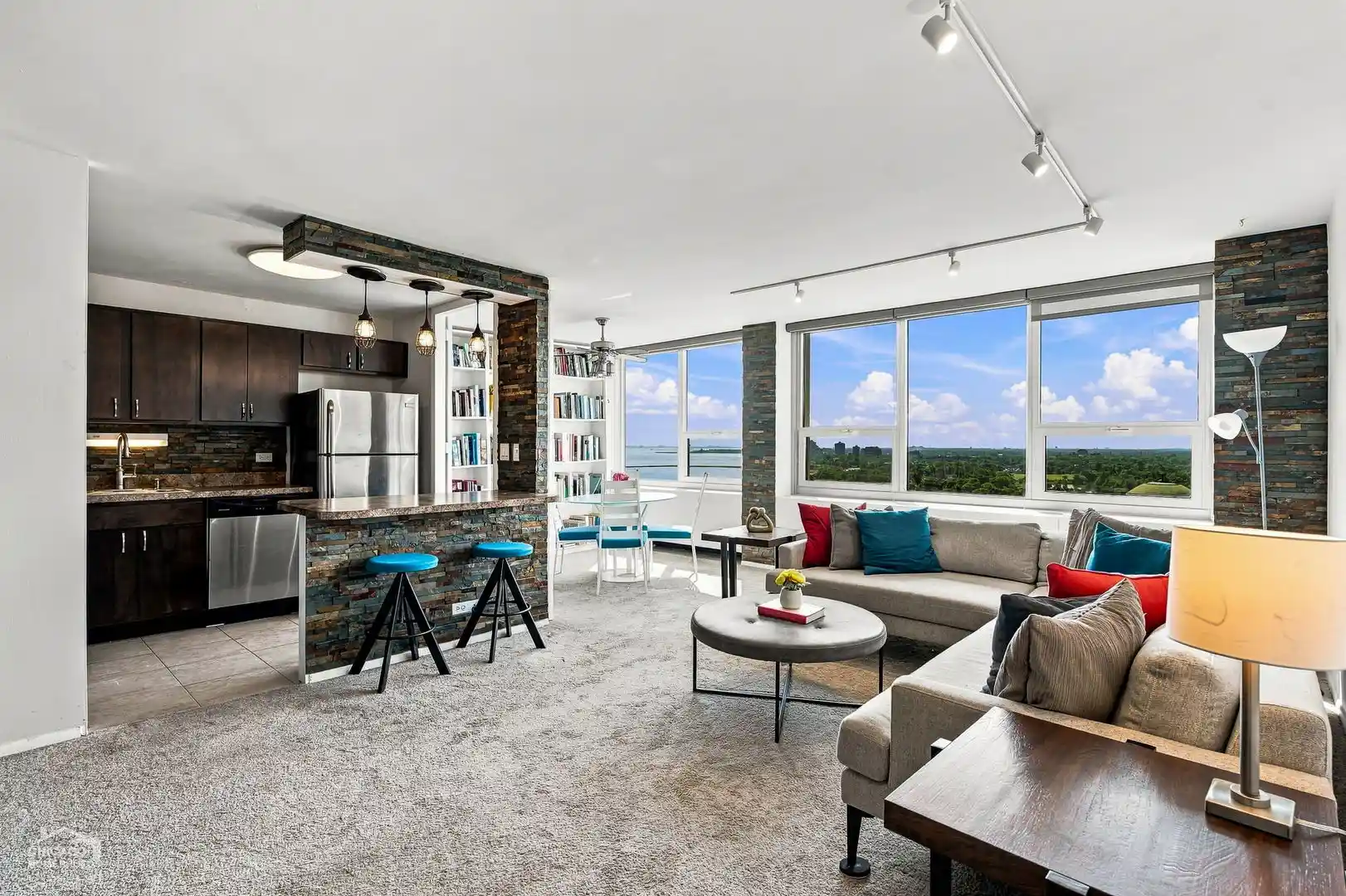 Listing Photo 2 - Condo for sale in 1700 E 56Th St located at 1700 E 56Th St, Chicago, IL 60637 - Unit #2209