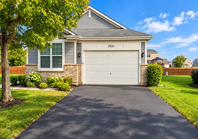 Photo 3 of Single family home for sale at 21100 Eugene Siegel Ct, Crest Hill, IL 60403 | MLS# 12779290 | Listing updated on 2026-10-07