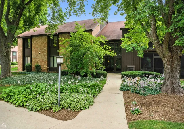 Photo 1 of Condo for sale at 740 Saint Andrews Ln #5, Crystal Lake, IL 60014 | MLS# 12779299 | Listing updated on 2026-10-20