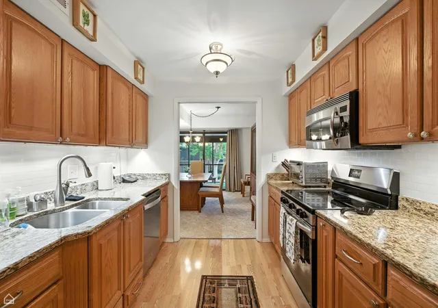 Photo 4 of Condo for sale at 740 Saint Andrews Ln #5, Crystal Lake, IL 60014 | MLS# 12779299 | Listing updated on 2026-10-20