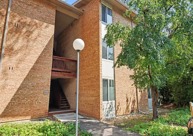 Condo for sale at 5809 Oakwood Dr #D, Lisle, IL 60532 | MLS# 12779306