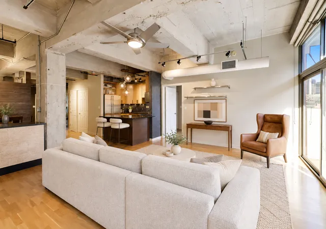 Listing Photo 3 - Condo for sale in building located at 400 W Ontario St, Chicago, IL 60654 - Unit #502