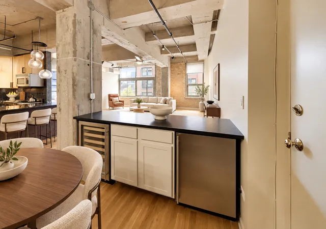 Listing Photo 5 - Condo for sale in building located at 400 W Ontario St, Chicago, IL 60654 - Unit #502