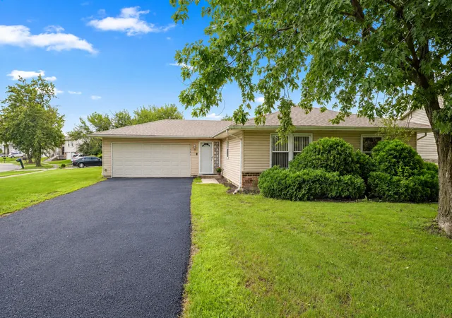 Single family home for sale at 17550 Winston Ct, Country Club Hills, IL 60478 | MLS# 12779341